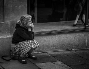 sitting woman - bath streetphotography
