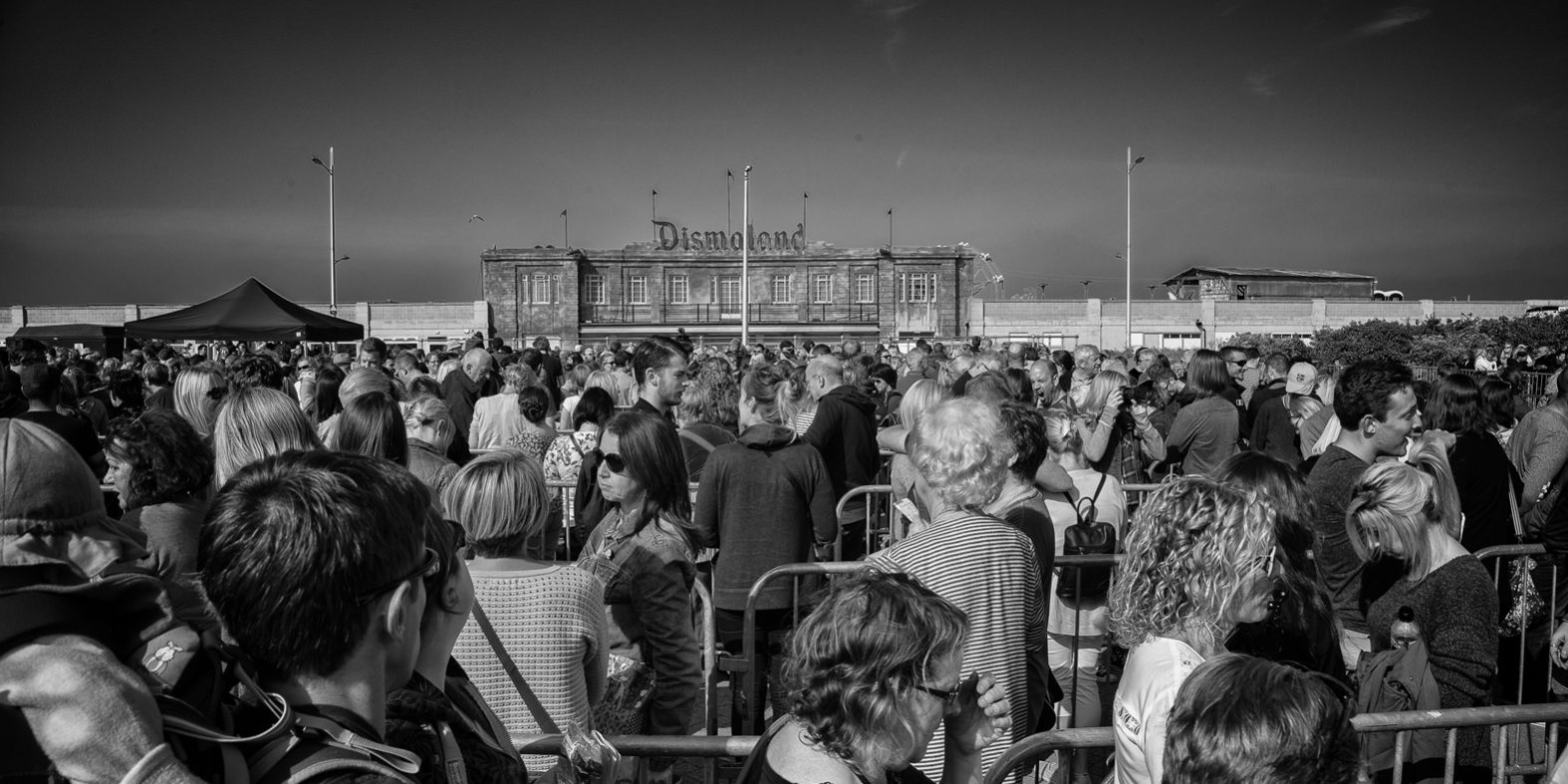 dismaland queueing Dismaland Bansky art exhibit - 2015