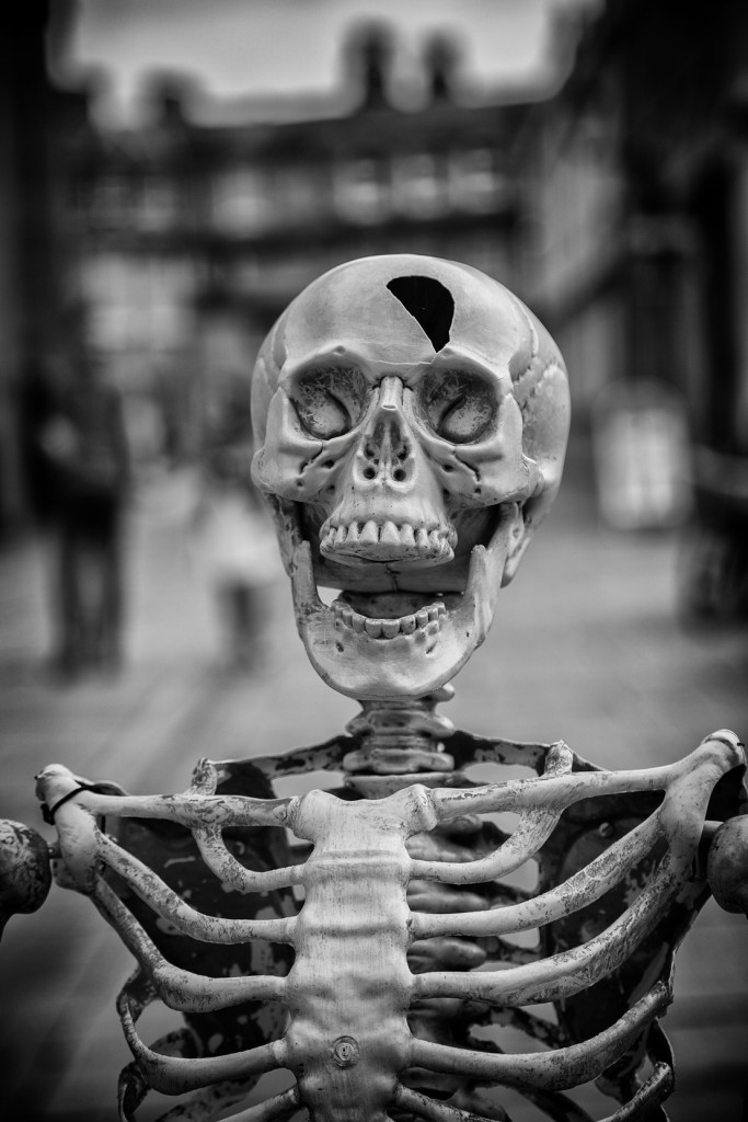 screaming skull - UK street Photography