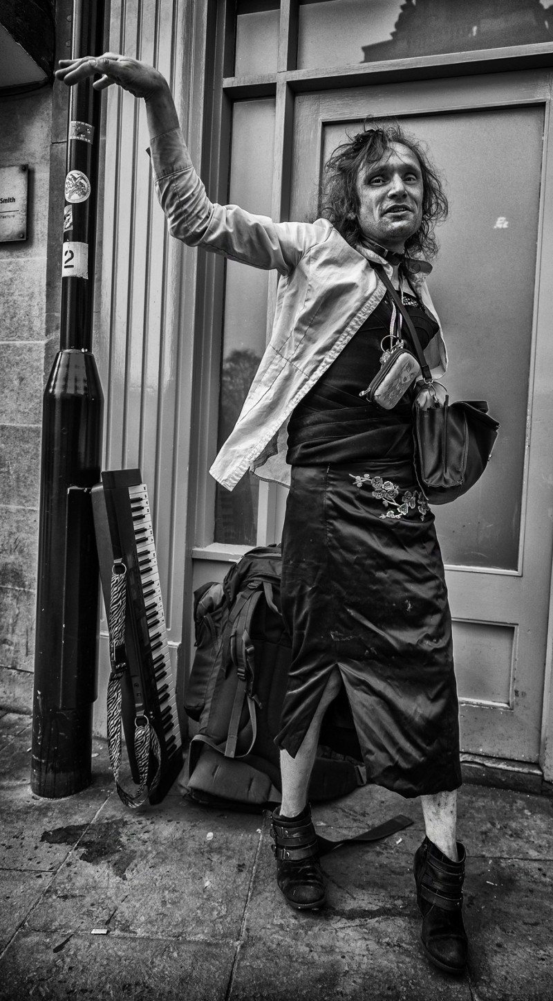 street-portraits-and-bubbles-uk-street-photography-daz-smith