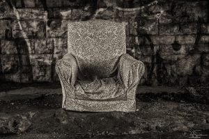 the armchair - fuji x-t10 street photography